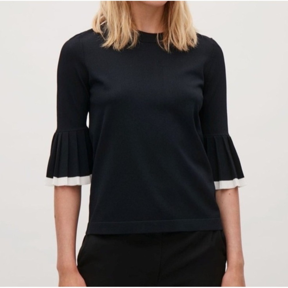 COS Top Women Sz M Pleated Flare 3/4 Sleeve Crew Neck Blouse Black White Minimal